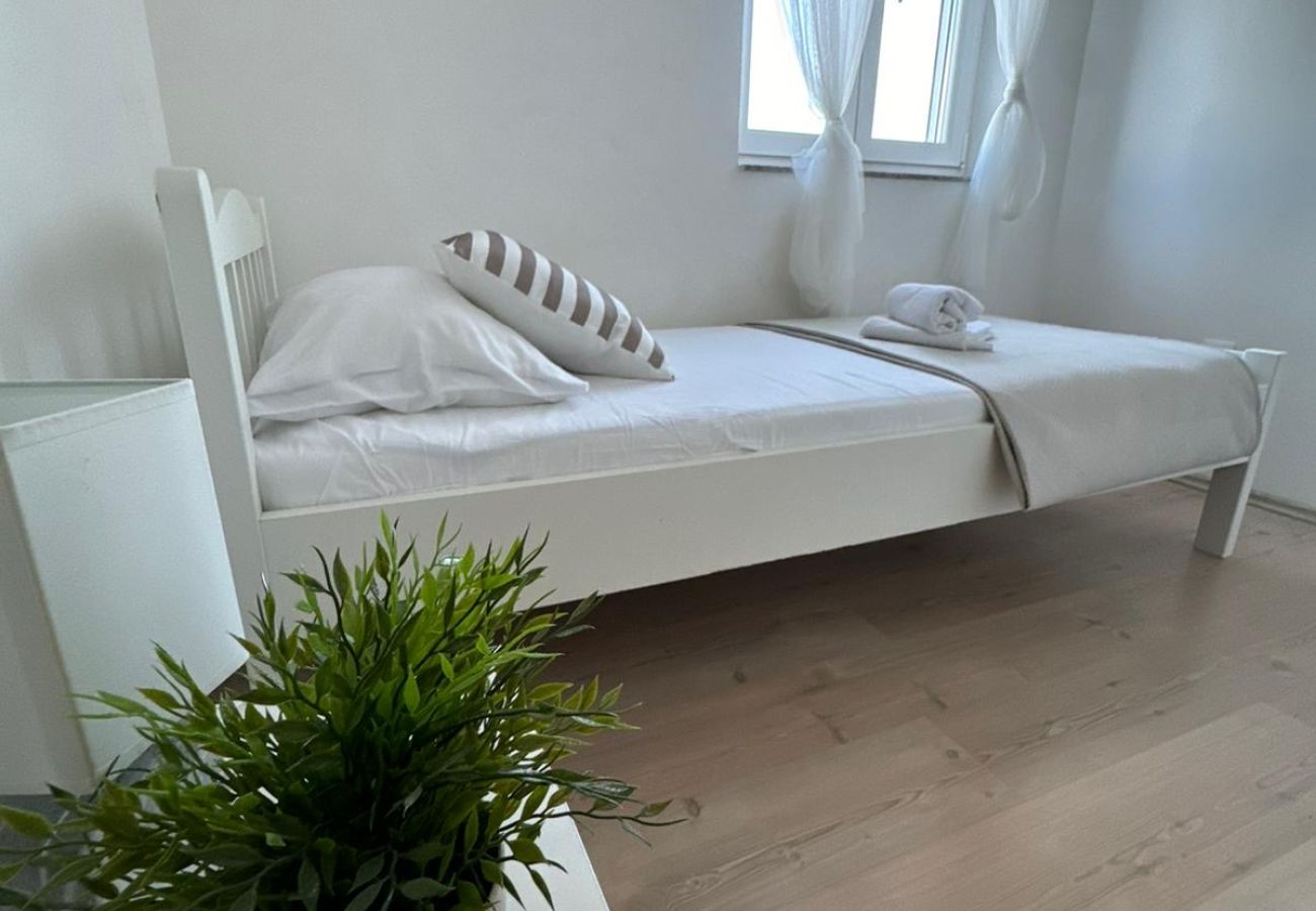 Apartment in Povljana - Beautiful Apartment Bodulo 5