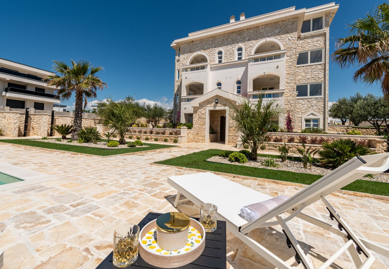 Apartment in Novalja - Deluxe Château Dabo Suite 2 with pool
