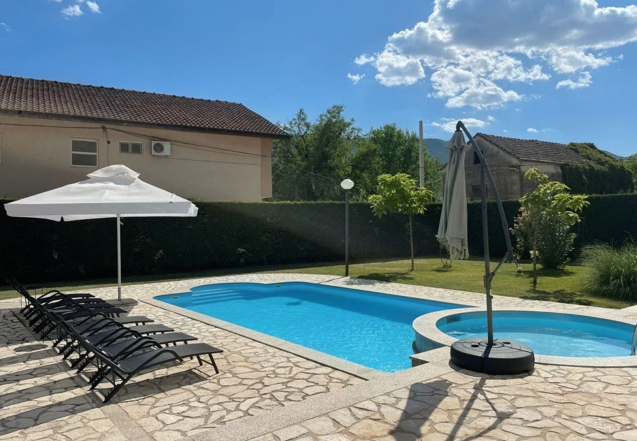House in Vrgorac - Holiday Home Nadalina