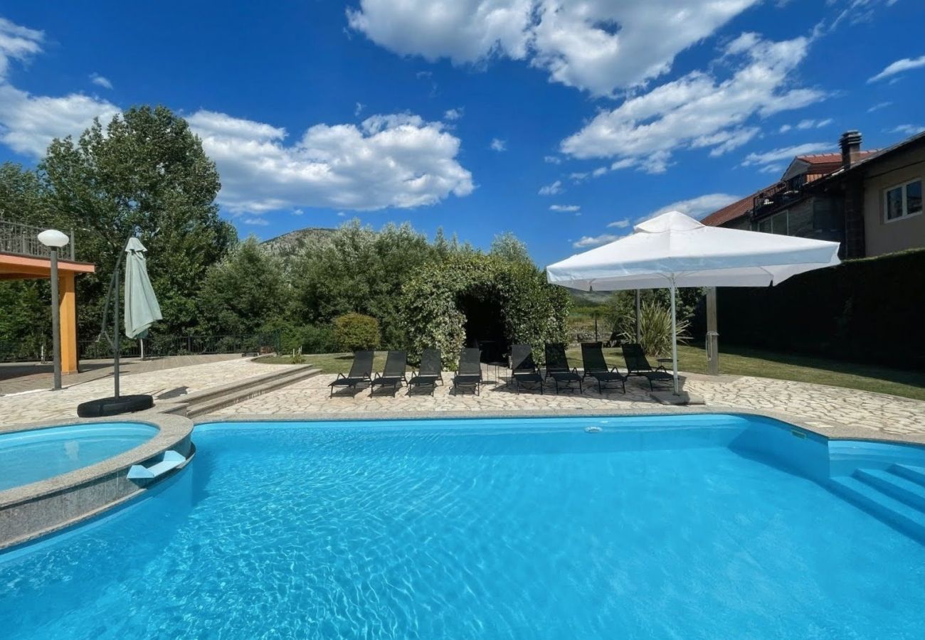 House in Vrgorac - Holiday Home Nadalina