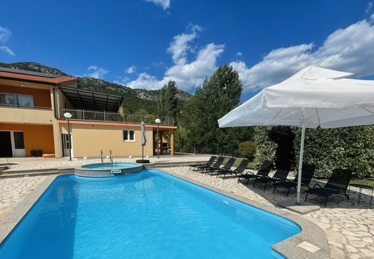 House in Vrgorac - Holiday Home Nadalina