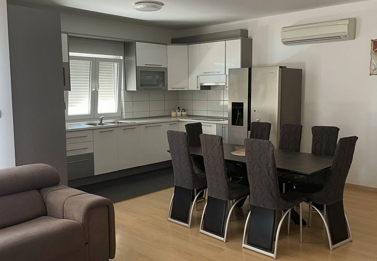 House in Vrgorac - Holiday Home Nadalina