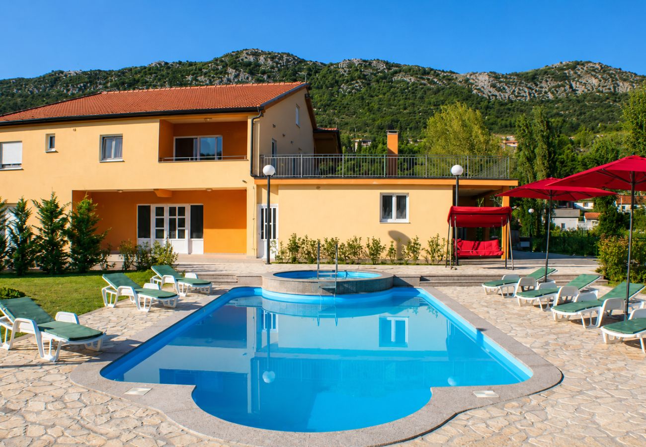House in Vrgorac - Holiday Home Nadalina