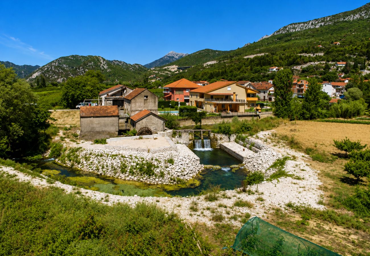 House in Vrgorac - Holiday Home Nadalina