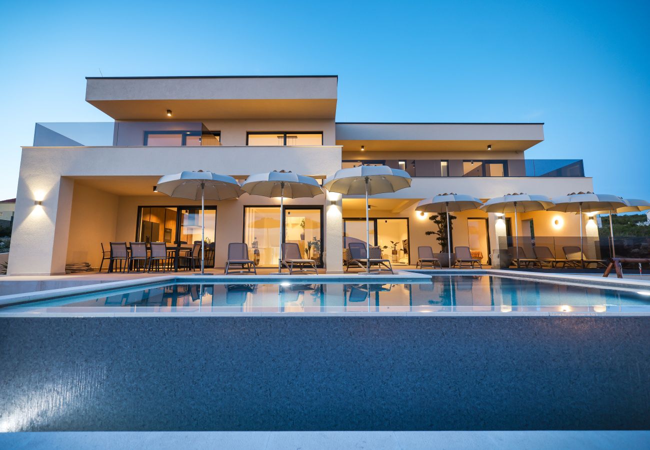 Villa in Maslenica - Luxury Villa Nuova with heated pool