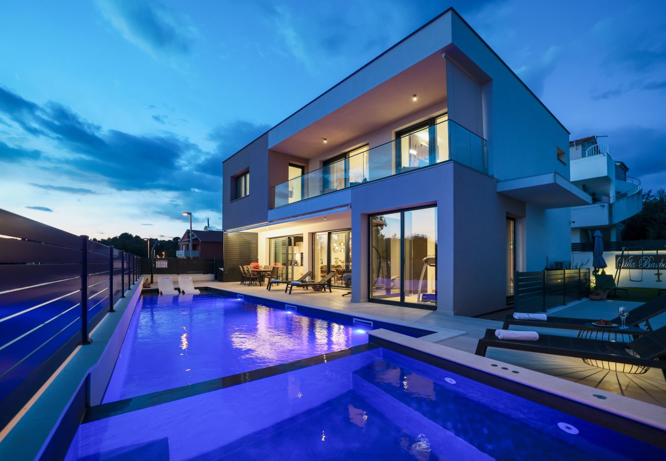 Villa in Pakoštane - Villa Santa with heated pool