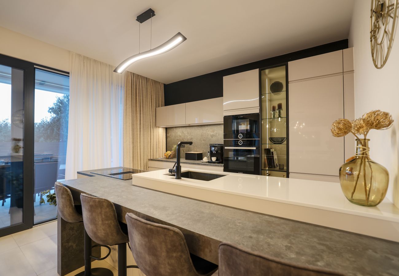 Villa in Pakoštane - Villa Santa with heated pool