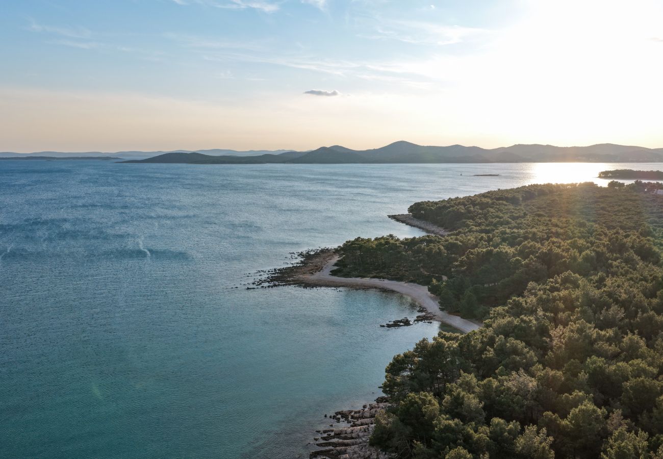 Villa in Pakoštane - Villa Santa with heated pool