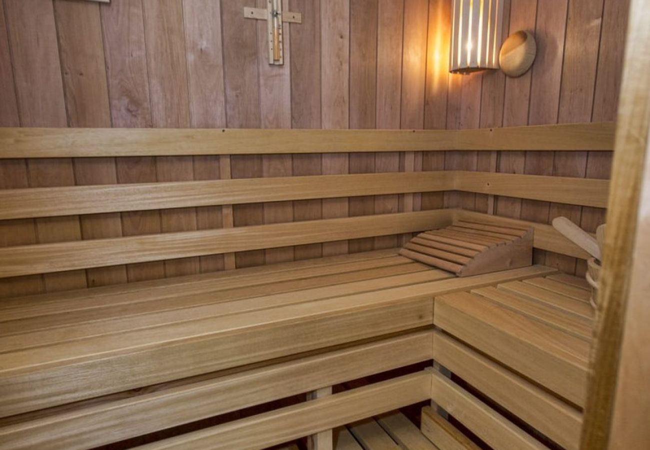 House in Gospic - Holiday Home Mia with jacuzzi