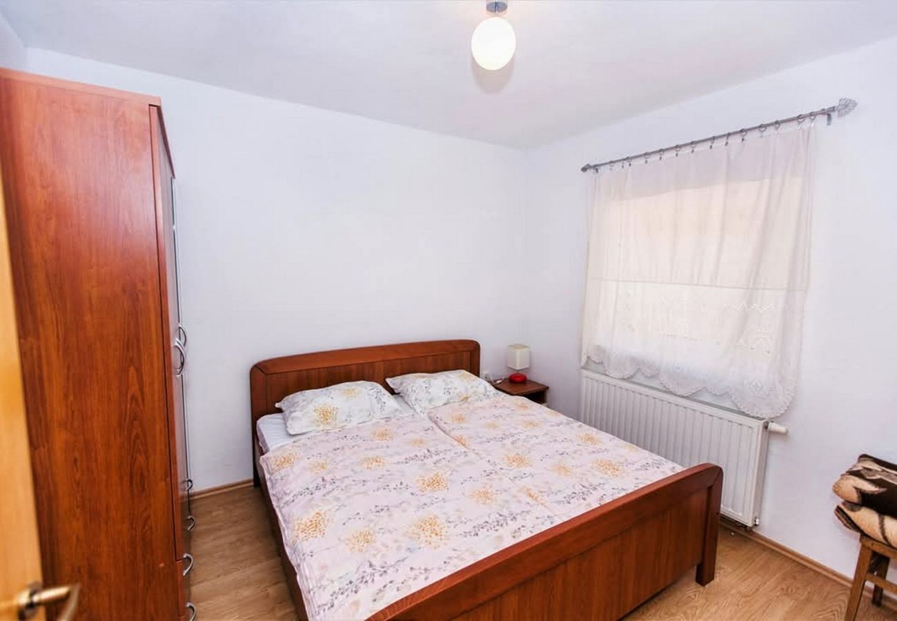 House in Gospic - Holiday Home Mia with jacuzzi