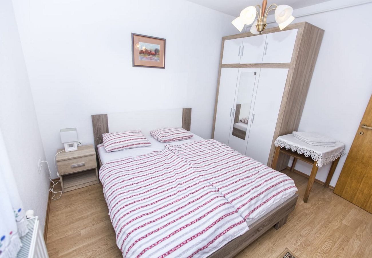 House in Gospic - Holiday Home Mia with jacuzzi