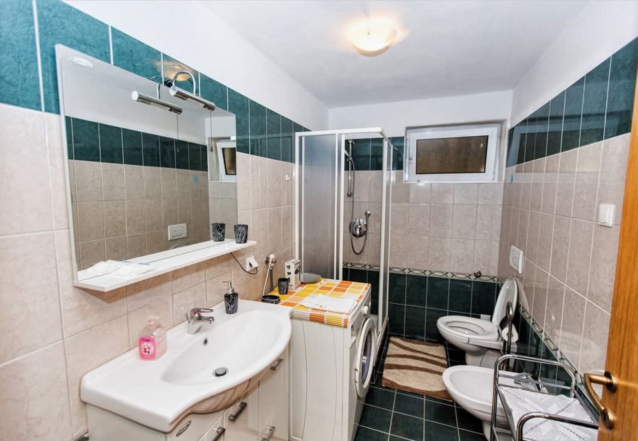 House in Gospic - Holiday Home Mia with jacuzzi