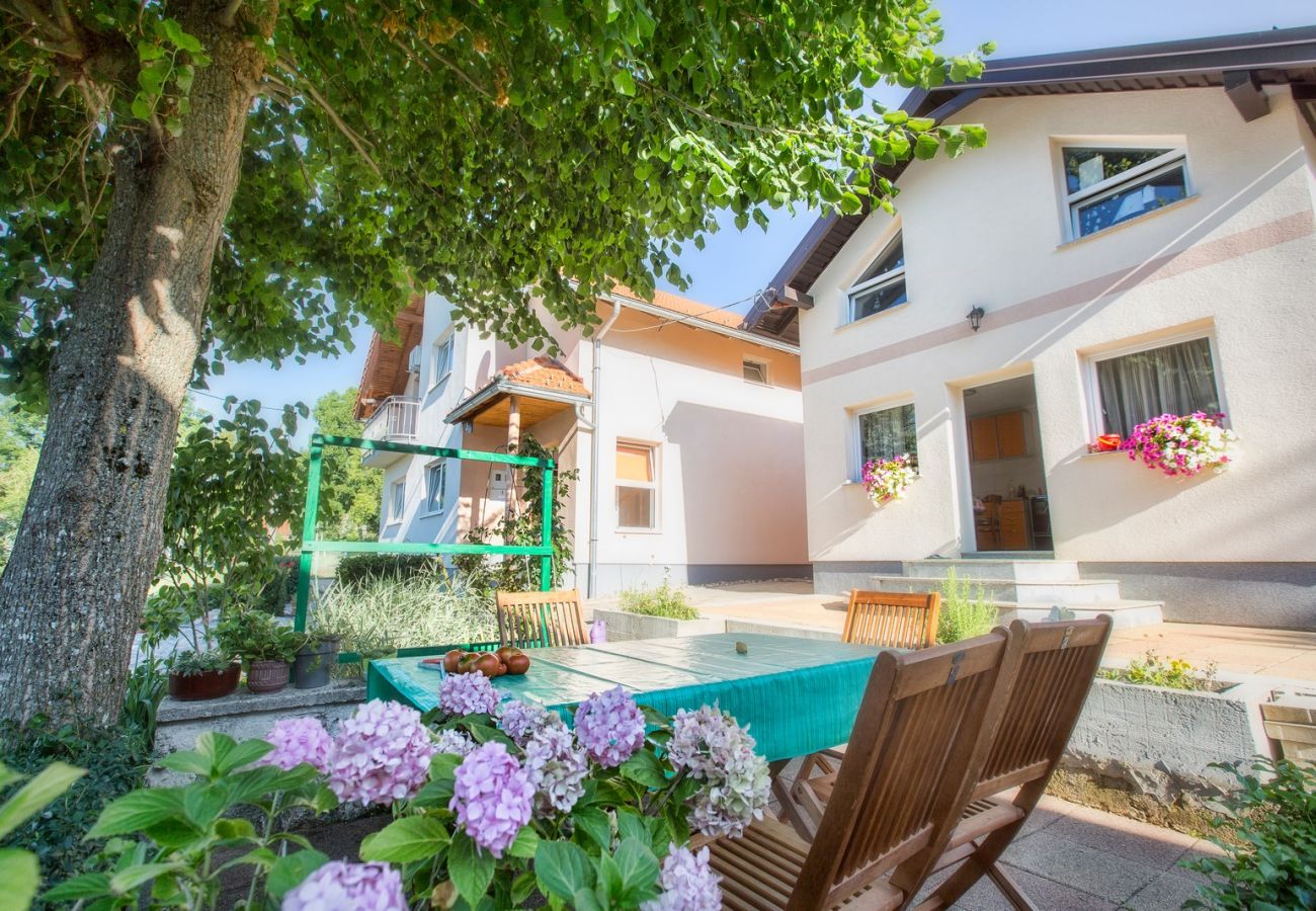 House in Gospic - Holiday Home Mia with jacuzzi