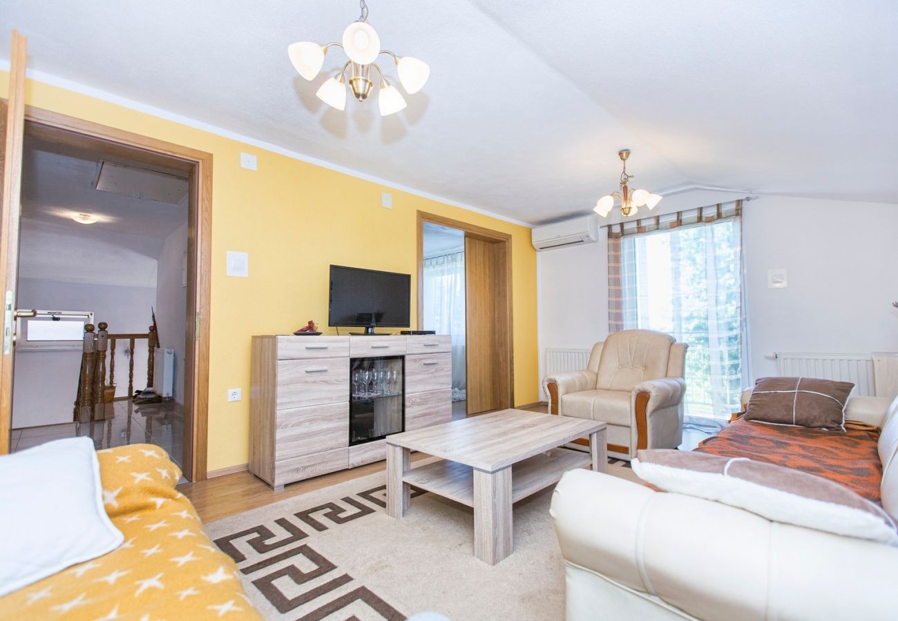 House in Gospic - Holiday Home Mia with jacuzzi