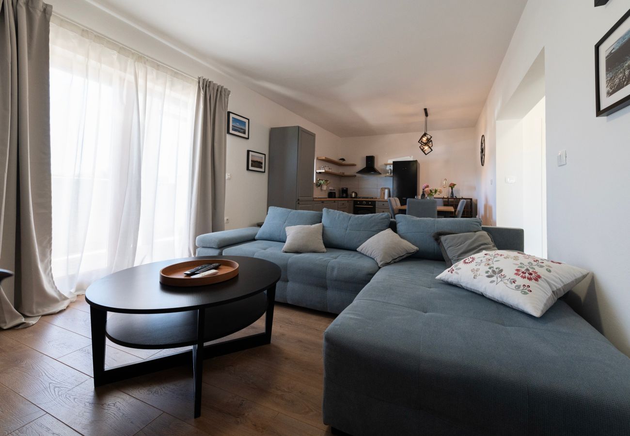 Apartment in Nin - Seafront apartment Elona