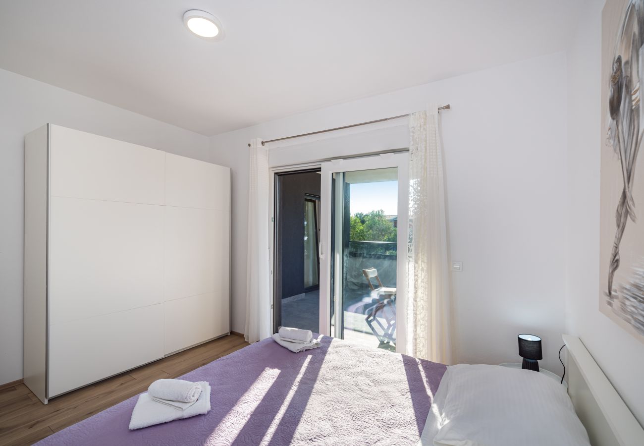Apartment in Sveti Filip i Jakov - Apartment Vista Mare 1 with heated pool