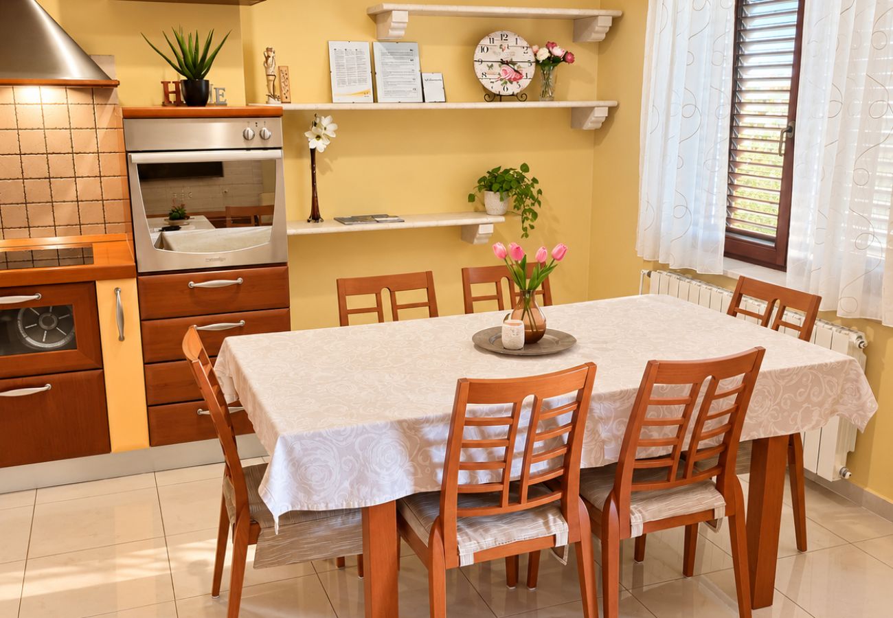 Apartment in Povljana - Superior apartment Nina