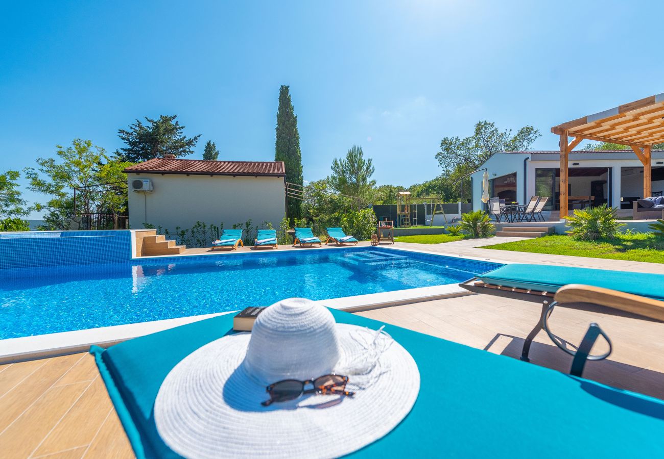 Villa in Posedarje - Beachfront villa Promenada