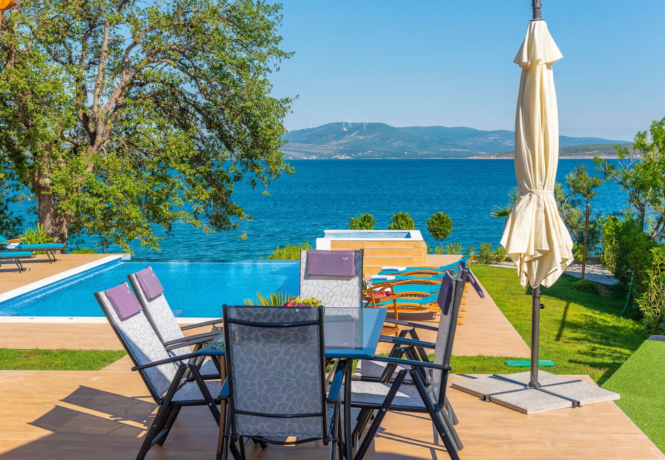 Villa in Posedarje - Beachfront villa Promenada