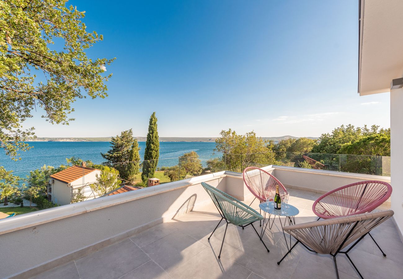 Villa in Posedarje - Beachfront villa Promenada