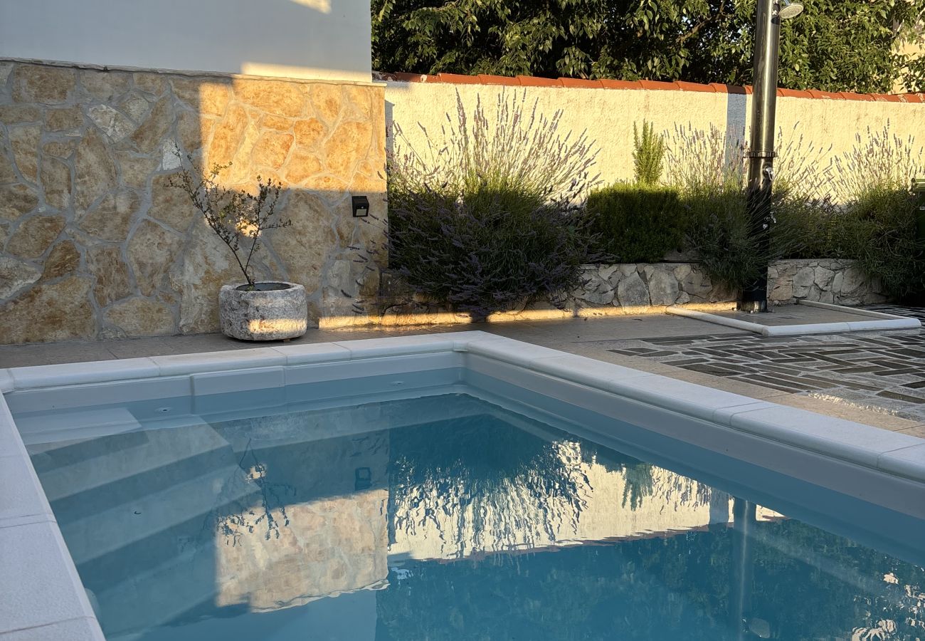 House in Vrsine - Holiday Home Cherry with pool