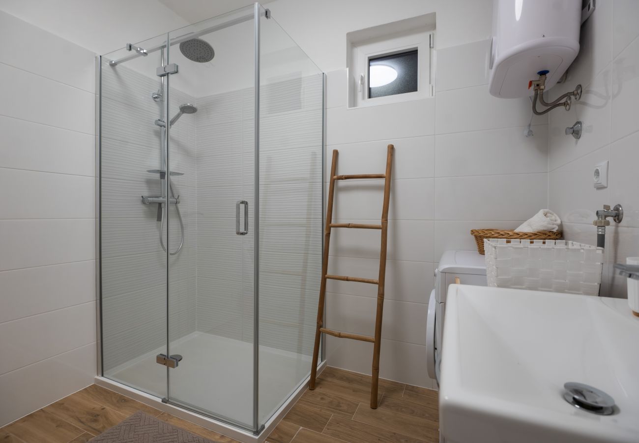 House in Pridraga - Holiday Home Lantina with pool