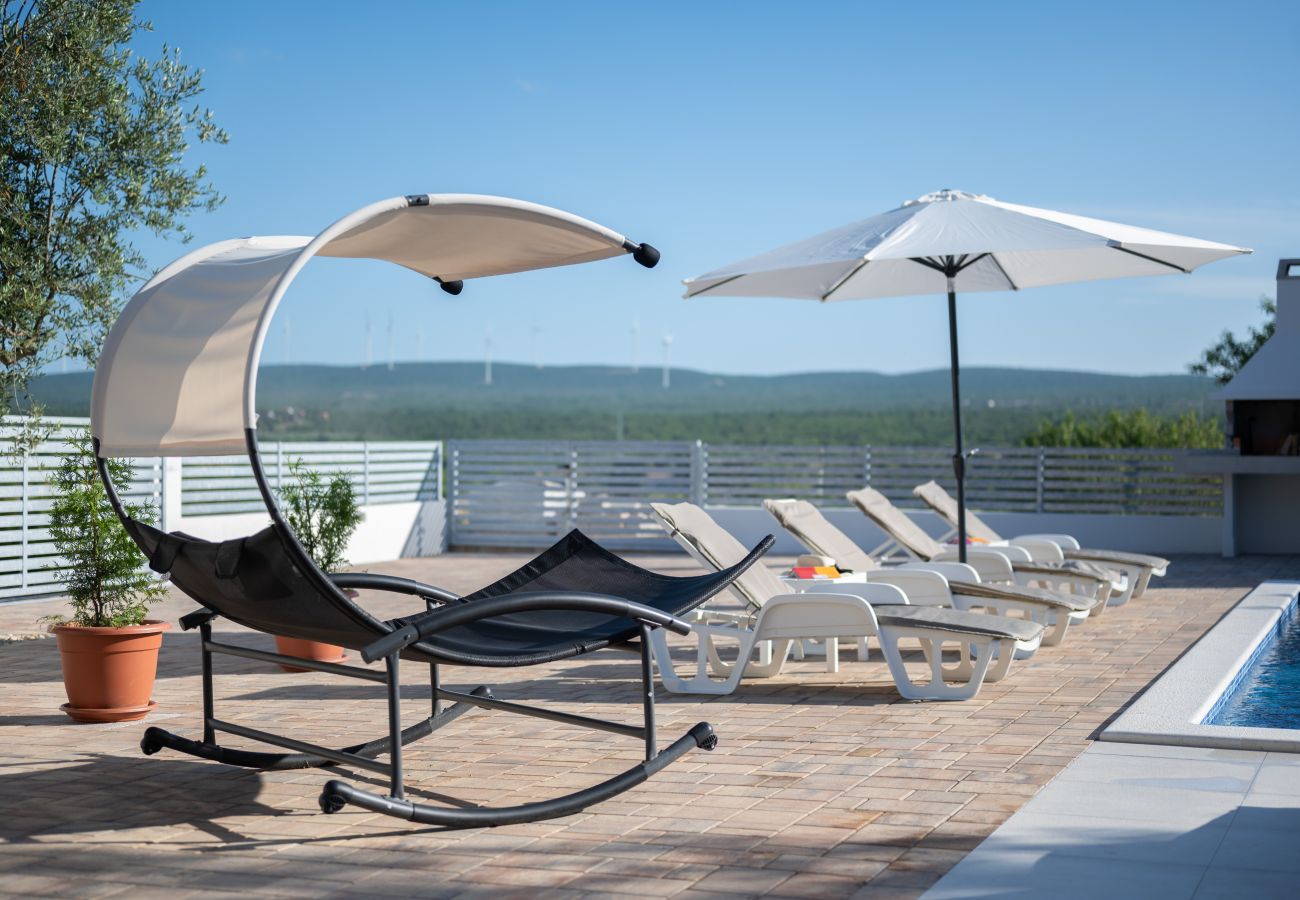 House in Pridraga - Holiday Home Lantina with pool