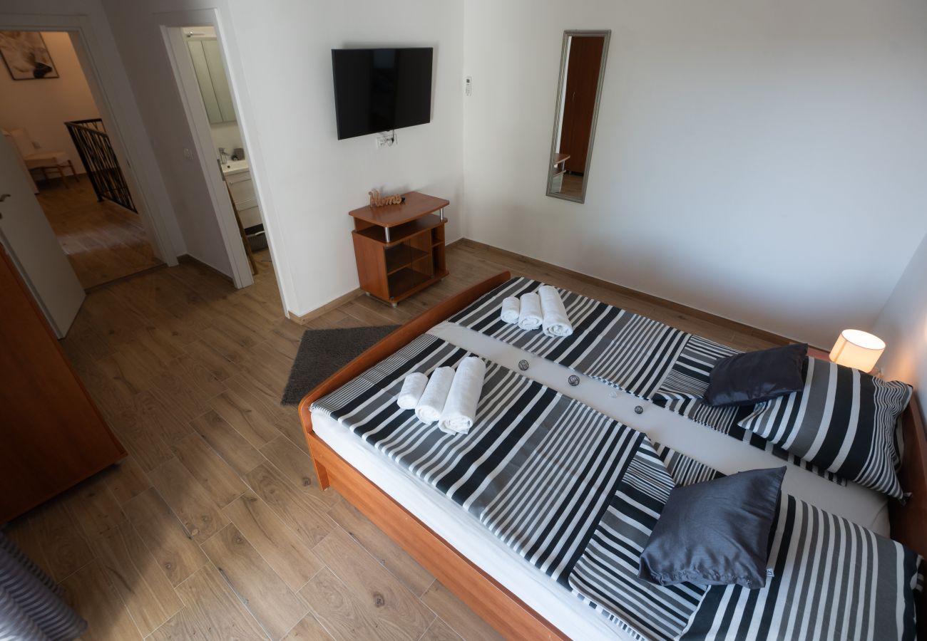 House in Pridraga - Holiday Home Lantina with pool