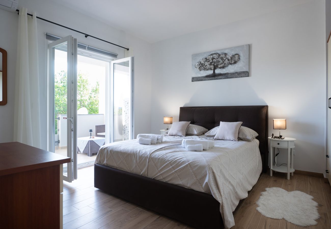 House in Pridraga - Holiday Home Lantina with pool