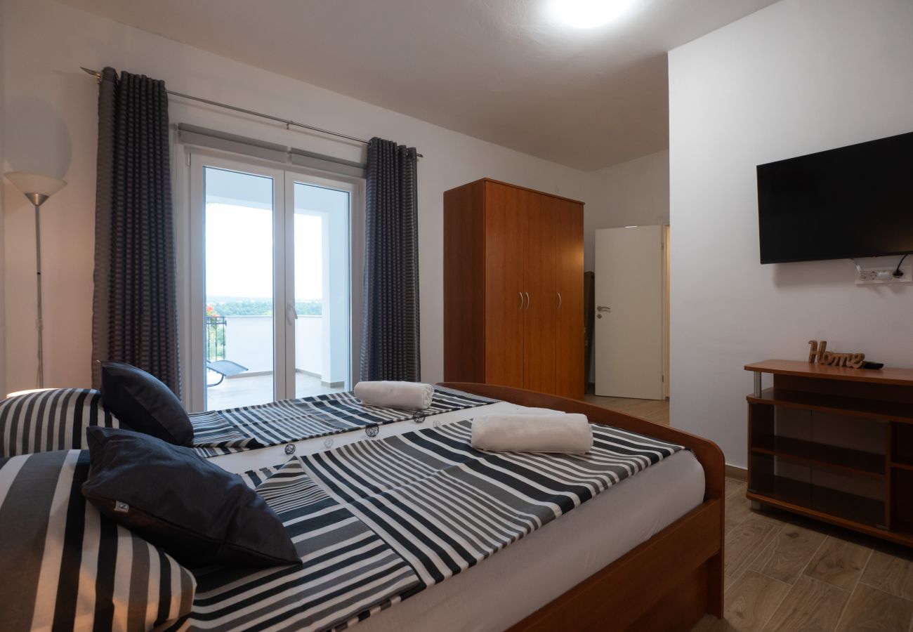 House in Pridraga - Holiday Home Lantina with pool