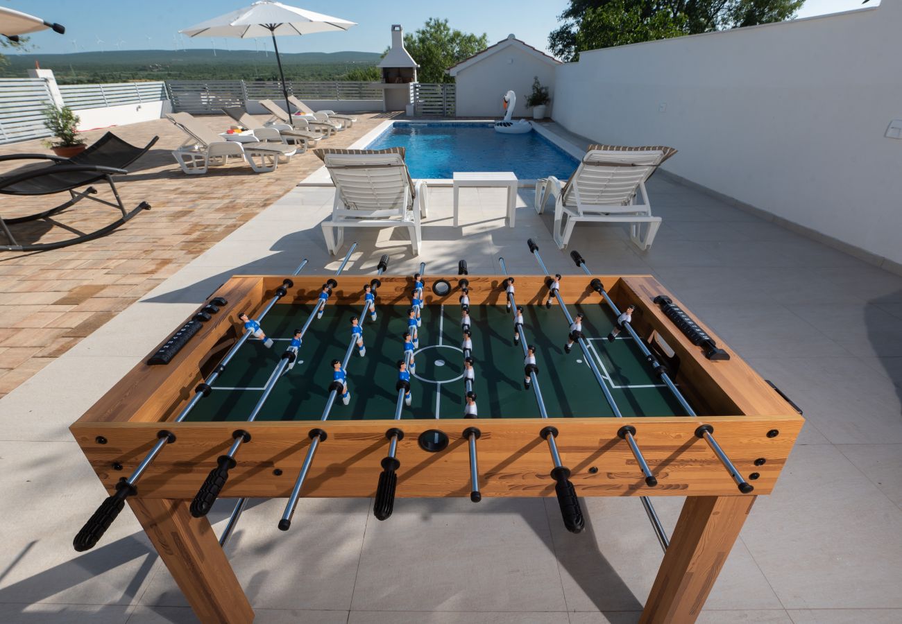 House in Pridraga - Holiday Home Lantina with pool