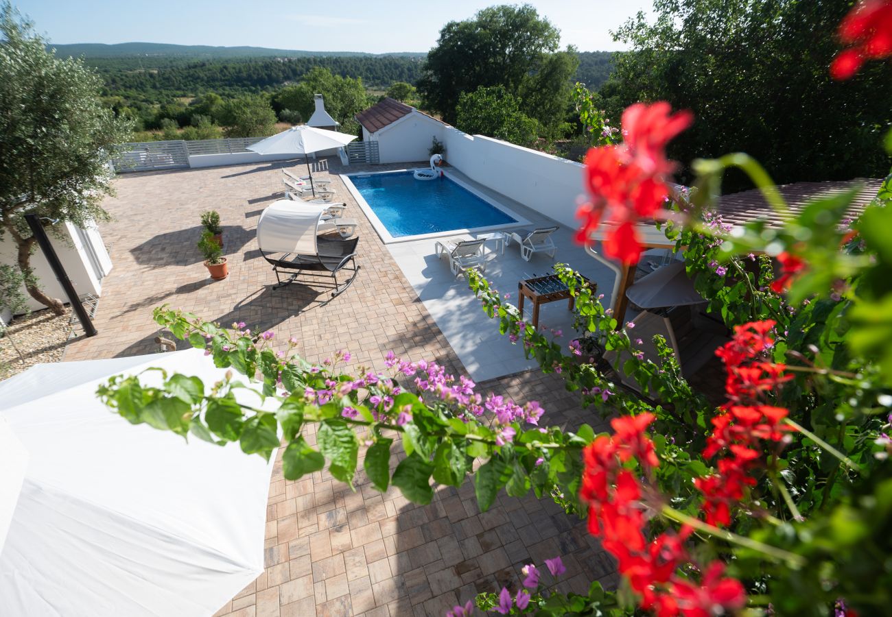 House in Pridraga - Holiday Home Lantina with pool