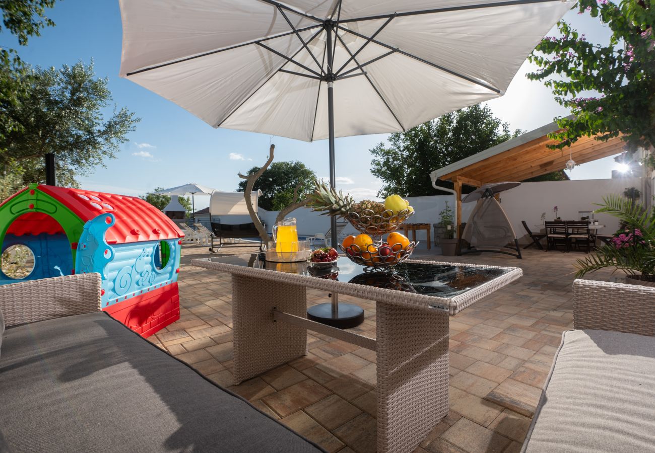 House in Pridraga - Holiday Home Lantina with pool