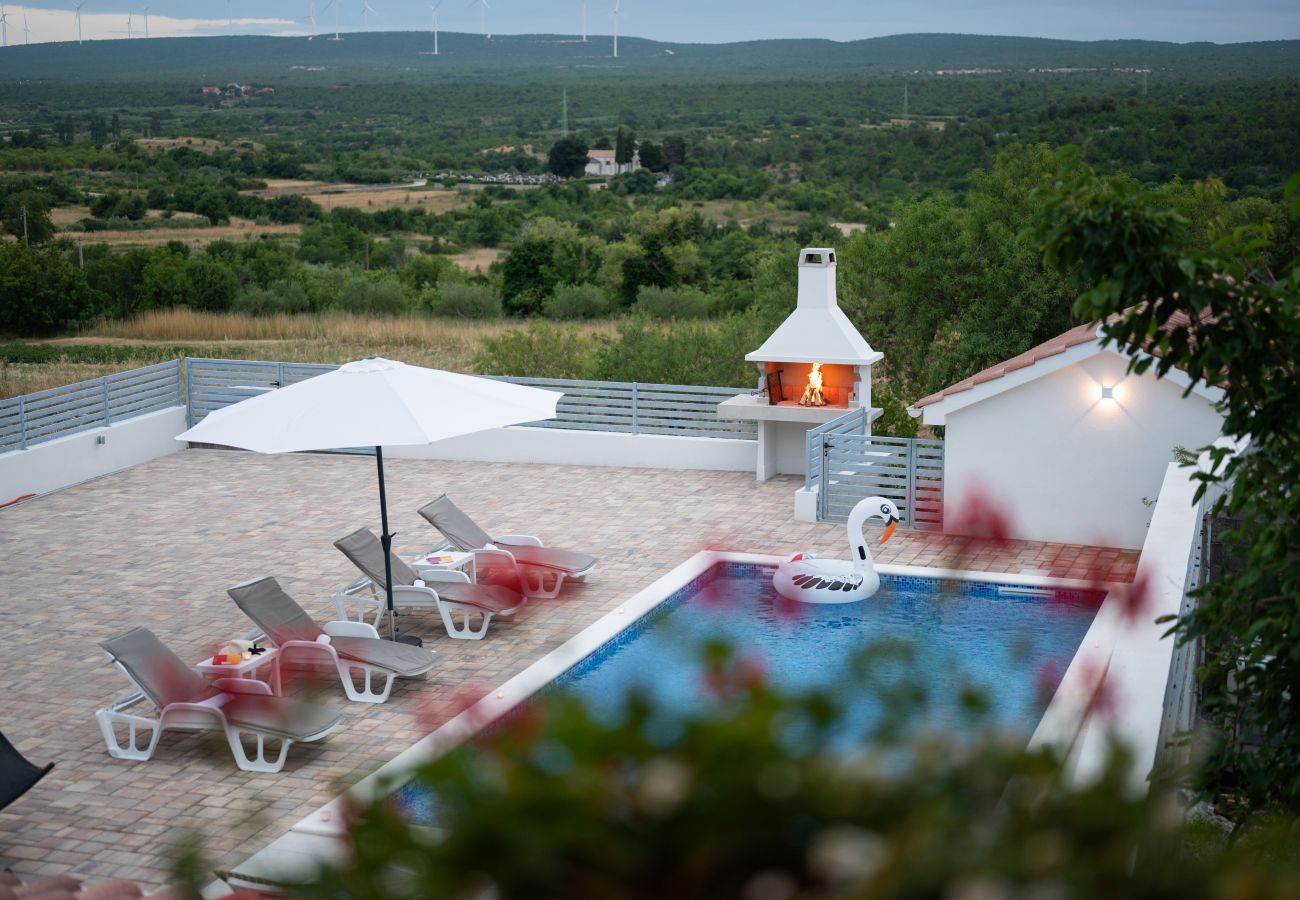 House in Pridraga - Holiday Home Lantina with pool