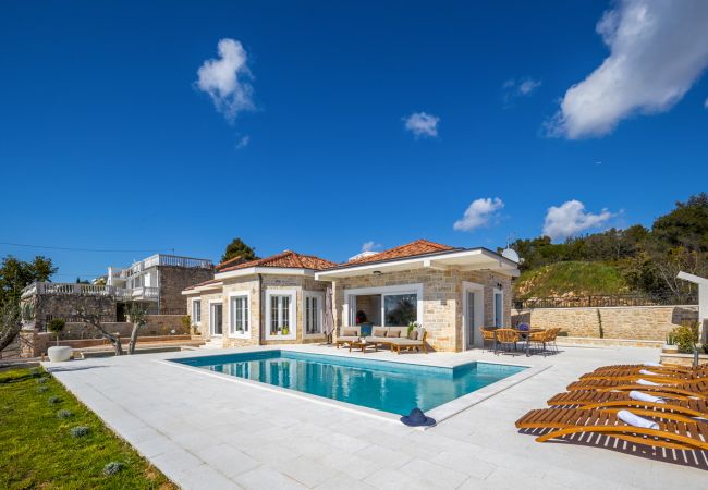 Villa/Dettached house in Zadar - Villa Katarina with pool