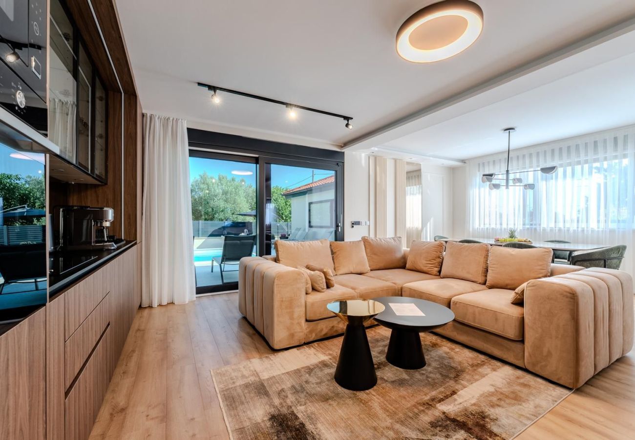 Villa in Privlaka - Villa Ballat with heated pool