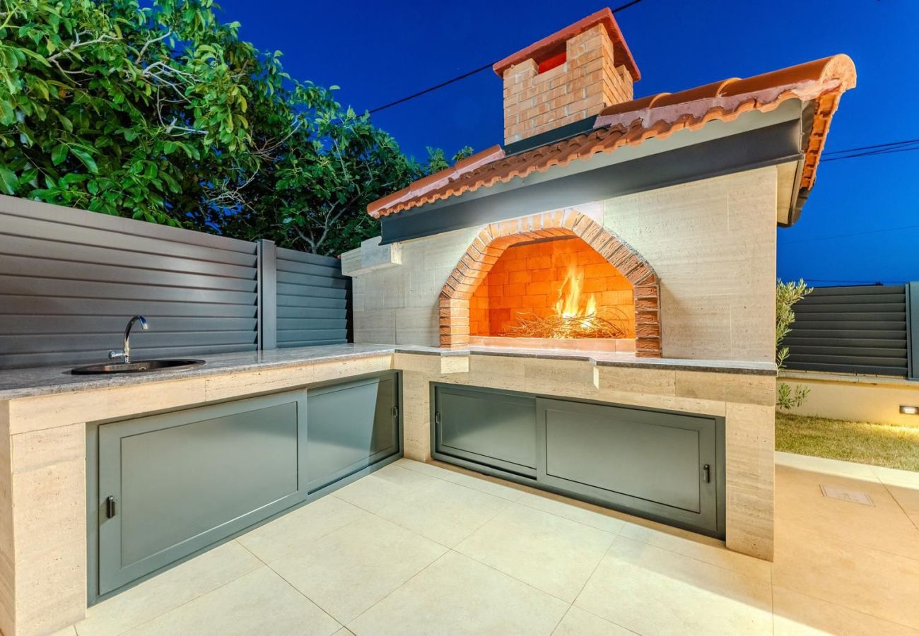 Villa in Privlaka - Villa Ballat with heated pool