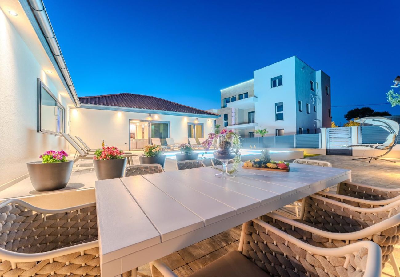 Villa in Privlaka - Villa Ballat with heated pool