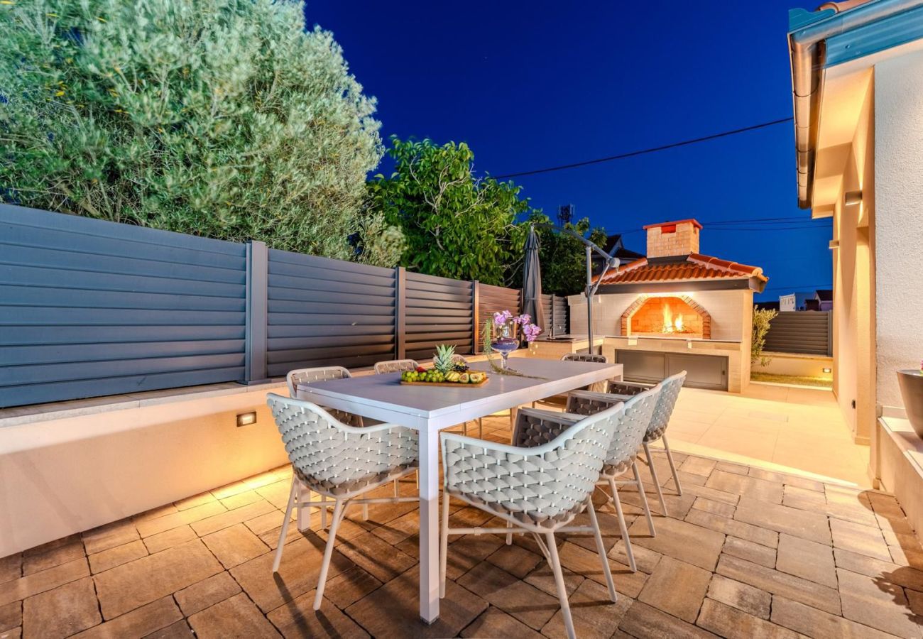 Villa in Privlaka - Villa Ballat with heated pool
