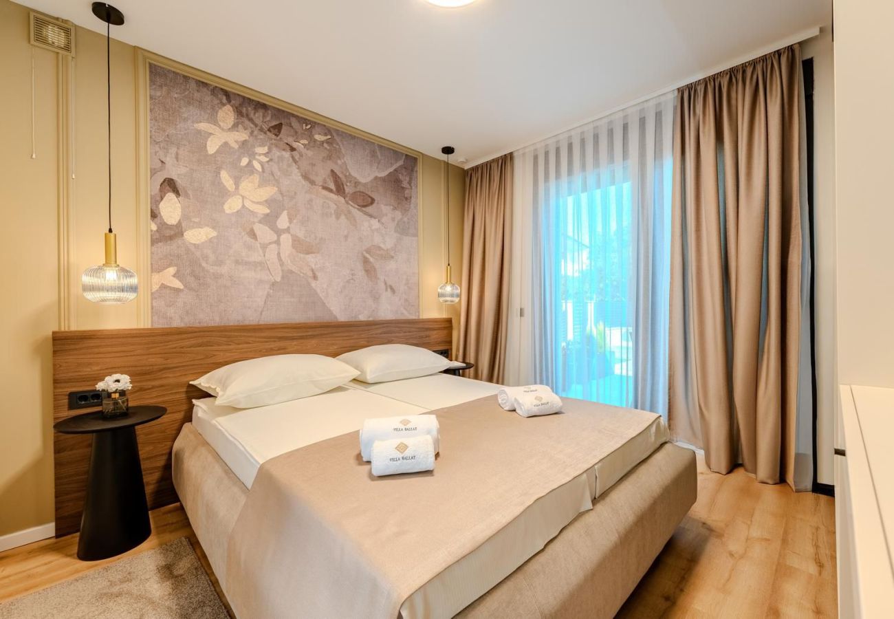 Villa in Privlaka - Villa Ballat with heated pool