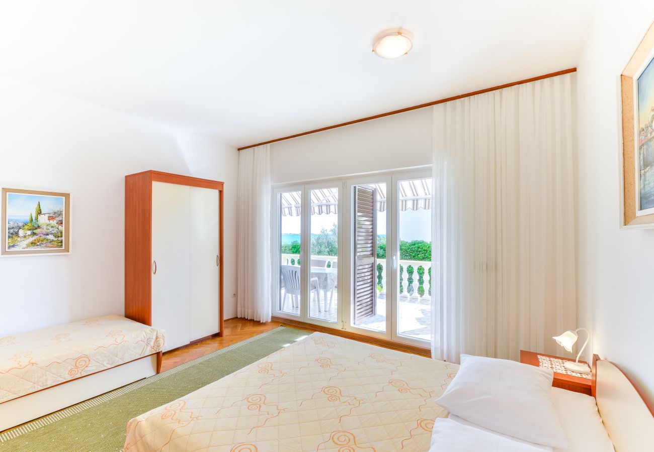 Apartment in Vir - Beachfront apartment Liverić 2