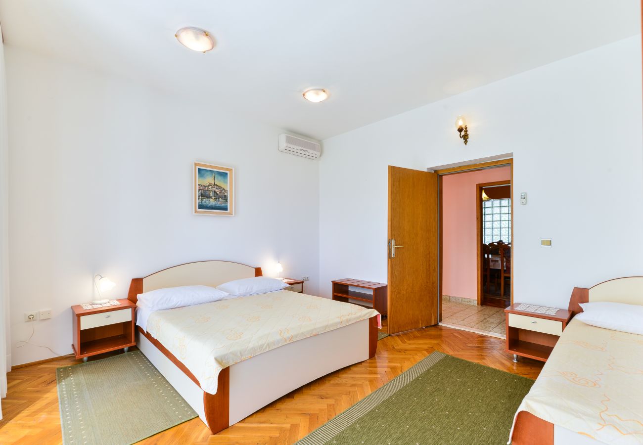 Apartment in Vir - Beachfront apartment Liverić 2