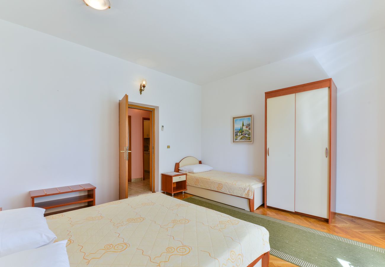 Apartment in Vir - Beachfront apartment Liverić 2