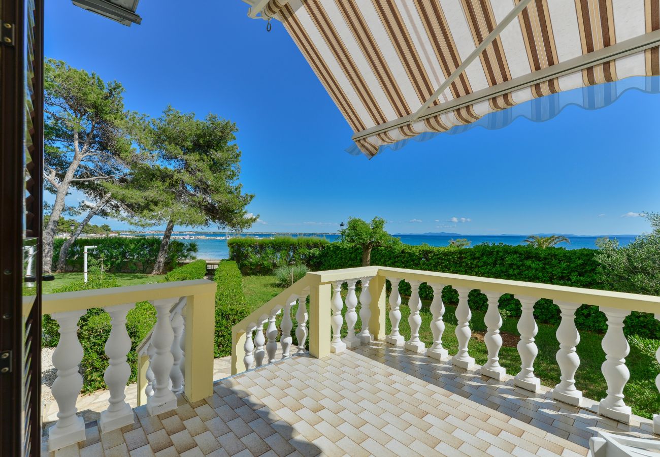 Apartment in Vir - Beachfront apartment Liverić 3
