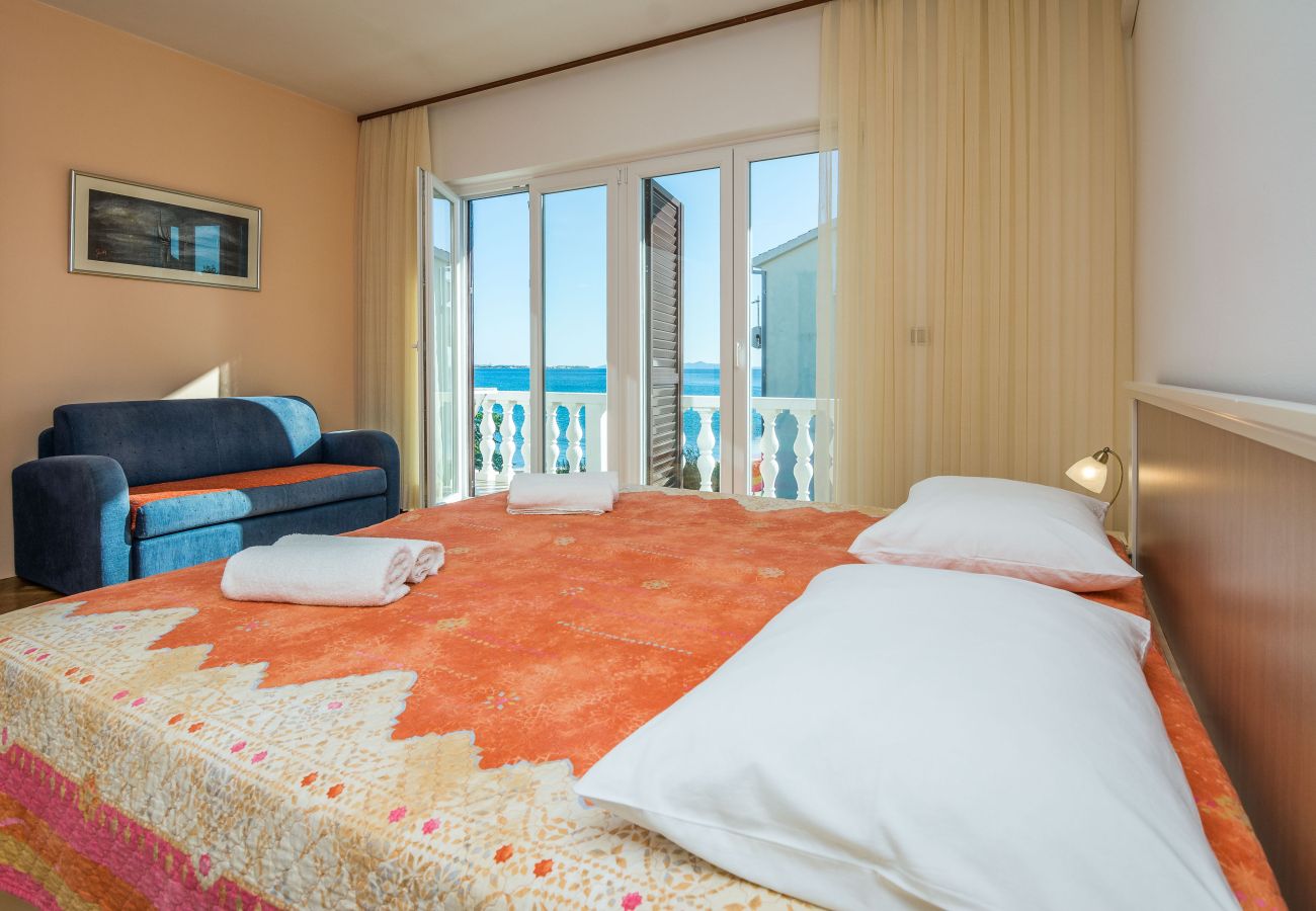 Apartment in Vir - Beachfront apartment Liverić 4