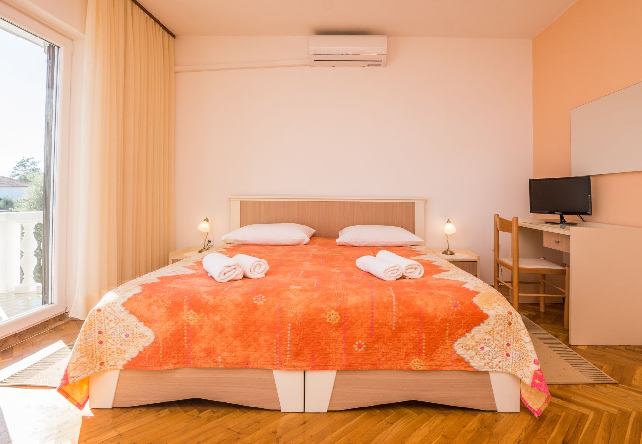 Apartment in Vir - Beachfront apartment Liverić 4