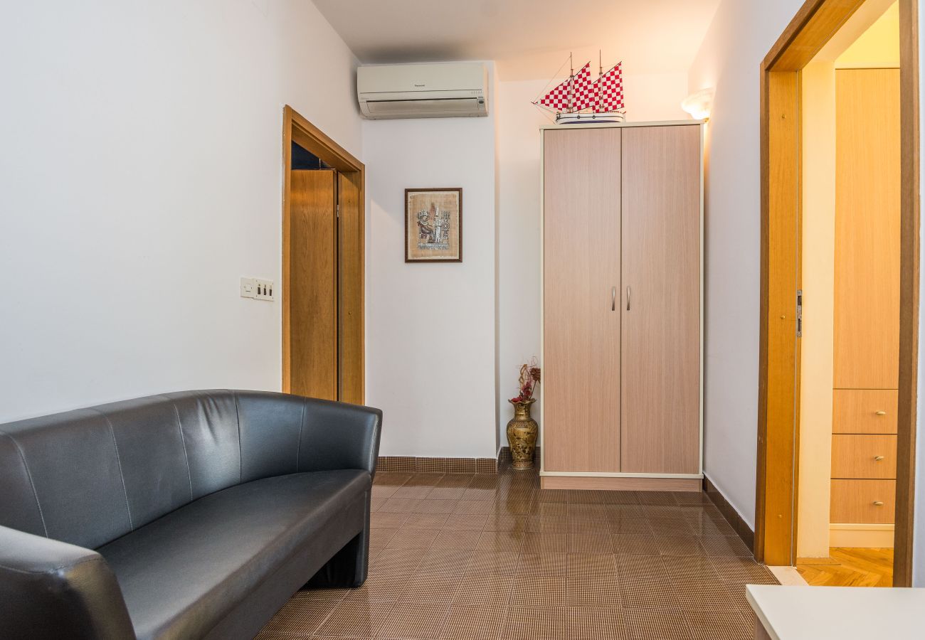 Apartment in Vir - Beachfront apartment Liverić 4