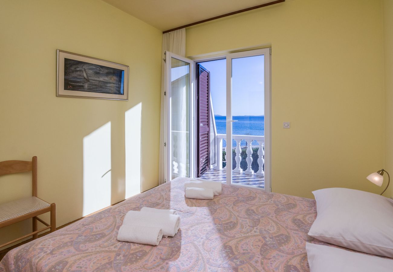 Apartment in Vir - Beachfront apartment Liverić 4