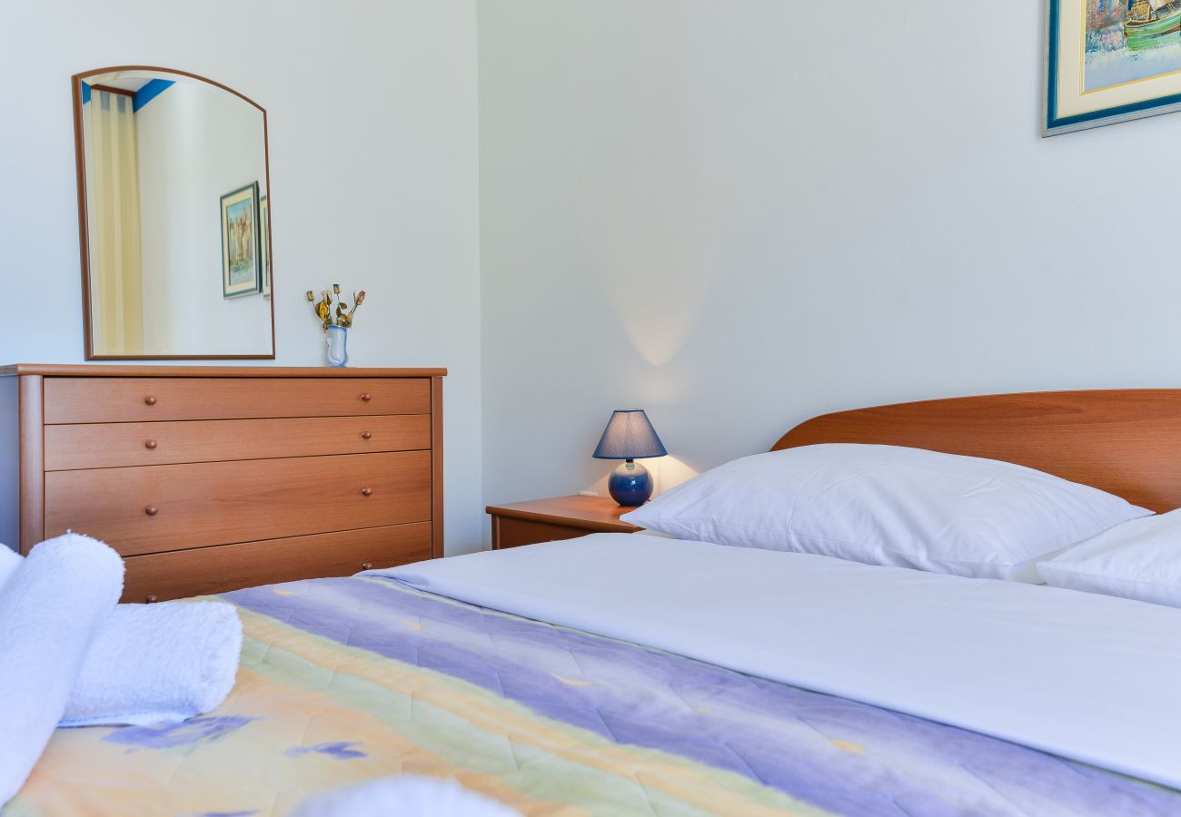 Apartment in Vir - Beachfront apartment Liverić 5