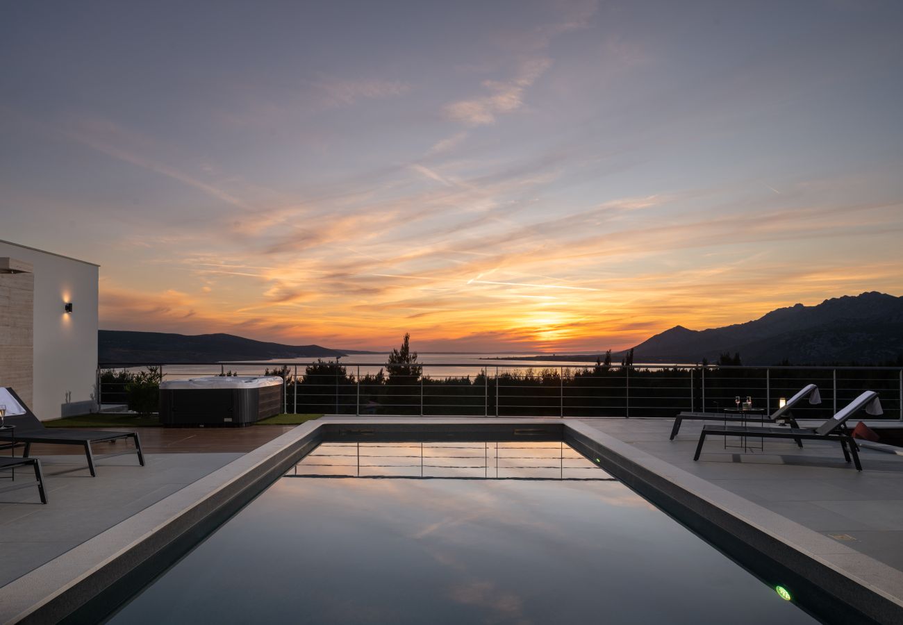 Villa in Rovanjska - Lux Villa Serene with heated pool